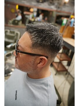 フォーコーナーズカットショップスリーセント 栄(FourCornersCutShop 3/cent) フェードショート