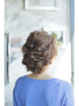 モンシェリ(Moncheri) 【Ｍoncheri coloris】ヘアアレンジ