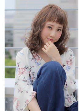 セシル ヘアー(Cecil hair) ラフな質感のふんわりセミディ
