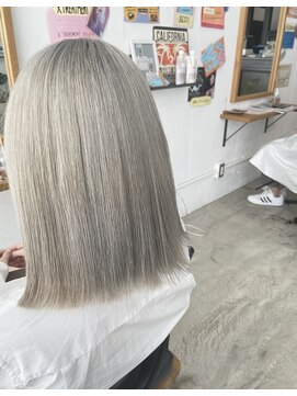 ヘアーステーション ハレラ(Hair station HaLe'LA) ホワイトシルバー