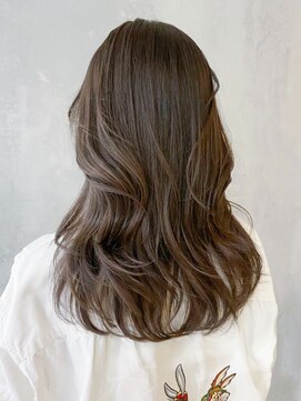 アイティー バイ アルバム 浦和店(IT by ALBUM) オリーブグレーレイヤーカット_外ハネボブ_ba398901