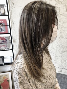 ペネロープ(Penelope) ［新宿］長め前髪/ロングレイヤー/極細ハイライト/グレージュ