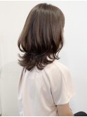 柔らかベージュ×くびれミディ