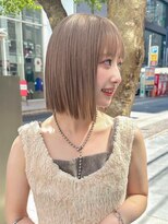 ニモ(NIMO.) ボブ切りっぱなしボブミルクティーベージュ色素薄めベージュ