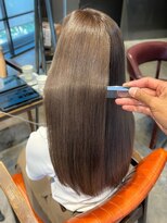 インス(ensue)&nbsp;20代30代40代ストレートアッシュベージュ髪質改善大人ロング