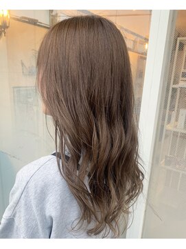 クオリア(Quaria) 夏にぴったりサンドベージュカラー