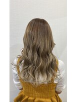 ベルポ(Bellpo)&nbsp;ブリーチカラーと根元を自然につなげるハイトーンカラー