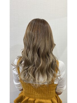 ベルポ(Bellpo) ブリーチカラーと根元を自然につなげるハイトーンカラー