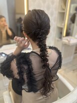 フレア(FLAiR) 20代30代結婚式お呼ばれヘア編みおろしスタイル/上大岡/ロング