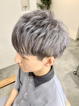 アトリア 横浜(Atria) 刈り上げ シルバーグレージュ