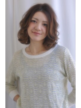 クラン(clan) 黒髪フェザーショート