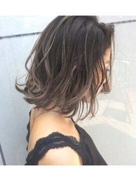 トルネード(TORNADO) 外国人風ボブ ハイライトバレイヤージュ グレージュ　白髪ぼかし