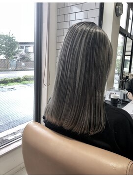 リリ(Riri) ブロンドコントラストバレイヤージュ