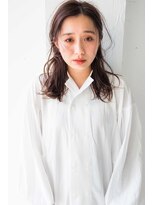 ヘアデザイン ソラ(Sola)&nbsp;ブラウニーグレージュ センターパートハーフカールウェーブ