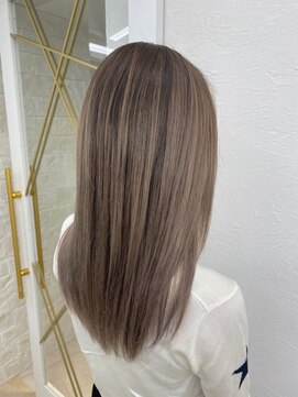 オーロ 池田店(ORO) ナチュラルバレイヤージュで大人な外国人風カラー☆