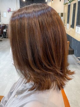 オーストヘアジジ(Aust hair Gigi) 大人かわいいレイヤーボブ+白髪ぼかしハイライトサンドベージュ