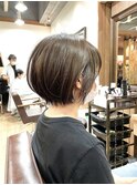 モカグレージュ丸みショート×耳だしショート