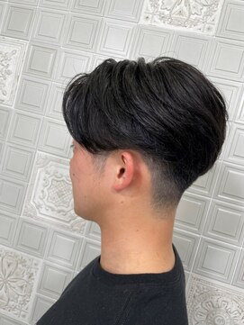 ヘンリエッタ 自由ヶ丘(Henrietta) 刈り上げセンターパート