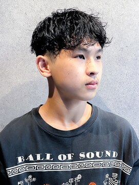 フジヤマバーバーショップ アジト(FUJIYAMA BARBER SHOP ajito) マッシュくせ毛風刈り上げフェード【田中美旺】b1214