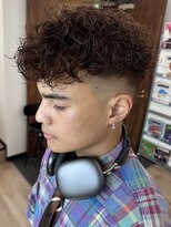 ウェイビーエフティフィフス 横浜西口(WAVEY ft.fifth)&nbsp;波巻きスパイラルパーマメンズマッシュツーブロックメンズパーマ