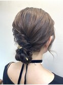 お呼ばれヘア　シニヨン　金箔　お団子　アレンジ