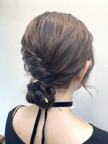 クレア(Crea) お呼ばれヘア シニヨン 金箔 お団子 アレンジ