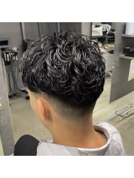 ダズルヘアーエイチ(DAZZLE hair H) フェードスタイル×リバースパーマ