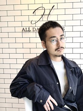 オールデイハローズ(ALL DAY HELLO'S) 30代黒髪ベリーショート束感短髪刈り上げビジネス【河原町】
