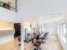ビーズ ノイ(BEE´Z ＮＥＵ)の雰囲気（解放感のある店内）