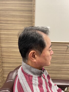 銀座マツナガ 神田店 メンズ黒髪黒染めビジネス耳だし