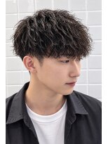 ゼロスバーバー(0's BARBER SHOP)&nbsp;ツイストスパイラル/メンズパーマ/ツーブロック/ショート/20代