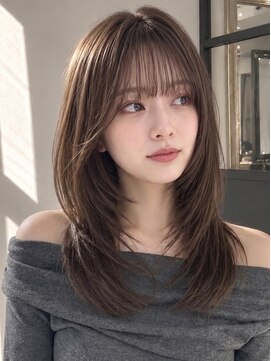ユーフォリア 青山(Euphoria) ロングレイヤー外ハネシースルーバングアッシュベージュ青山