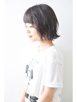 ヴィッカエコル (vicca 'ekolu) 《'ekolu 横山》切りっぱなしレイヤーボブ