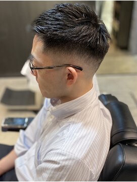 フランクスバーバー アンド ビアークラブ(FRANK'S BARBER and BEER CLUB) スキンフェードかき上げショートレイヤー