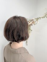 イーラ(era)&nbsp;《era》グレージュ　動きを出した丸みボブ　みわ