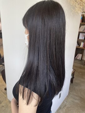 ヘアーアイストゥーレ(HAIR ICI TRE) ロング　暗めグレージュ　ストレート　ベージュ　担当阿知波