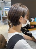 暗髪カラー×束感ショート×小顔矯正立体カット