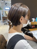 ガーデン オオタカノモリ(garden otakanomori)&nbsp;暗髪カラー×束感ショート×小顔矯正立体カット