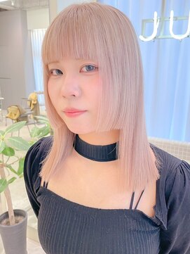 ユーリ(JUURI) ホワイトカラー/ステップカット/ブリーチカラー/ハイトーンカラ
