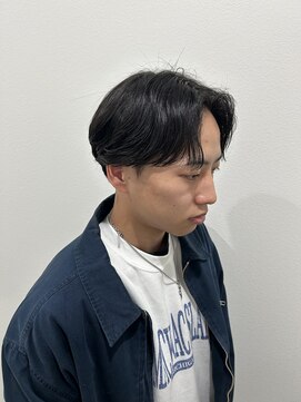 ヒュイル バイ ニアウ(Hwyl by Niau) センターパートメンズカットセンターパートニュアンスパーマ