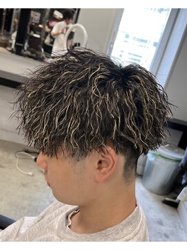 ライズ 渋谷店(RISE) 刈り上げマッシュ金メッシュツイストスパイラルパーマ