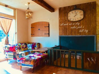 ウォンカヘアー(WONKA hair)の写真/拘りのオシャレなインテリアが魅力☆落ち着いたプライベート空間で周りの目を気にせずリラックスできる♪