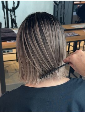 サロウィン 下北沢(SALOWIN) くすみすぎないベージュのシャドールーツ