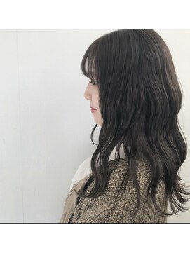 エキップクーラージュグラン 色濃く透けるネイビーアッシュ