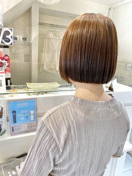 ネオリーブカフ 鶴ヶ峰店(Neolive caff) パツっとアゴラインボブ　ベージュ系カラー　手ぐしスタイリング