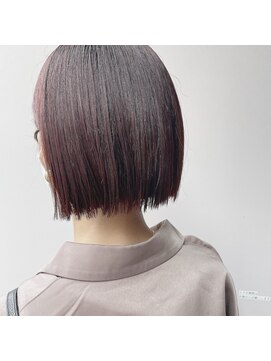 ルッソリベラ 池袋(Lusso libera) 切りっぱなしショートボブ/ほんのりレッド　池袋30代40代50代