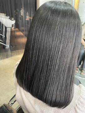 ニーゼロゼロナナ(2007) 暗髪