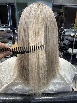 ネウィ 池袋(newi) ホワイトベージュ