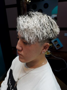 メンズグルーミングナンバーナイン(MEN'S GROOMING NUMBER NINE) ホワイトメッシュ/メンズパーマ/フェードカット