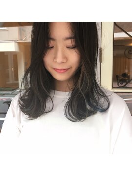 マウロア(MAULOA) “ インナー ハイライト × Blue ” 鈴木ちさと